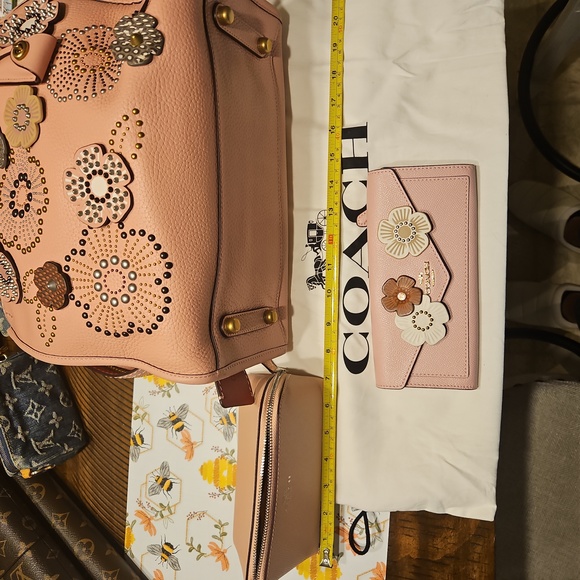 Coach Tea Rose Rogue Set - Picture 13 of 16